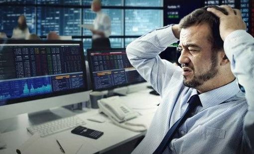 Khối ngoại thẳng tay bán ròng gần 900 tỷ đồng trong ngày VN-Index giảm sâu 34 điểm, loạt cổ phiếu ngân hàng bị "xả" mạnh
