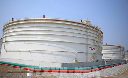 Giá dầu tăng hơn 2% giữa lo ngại gián đoạn nguồn cung