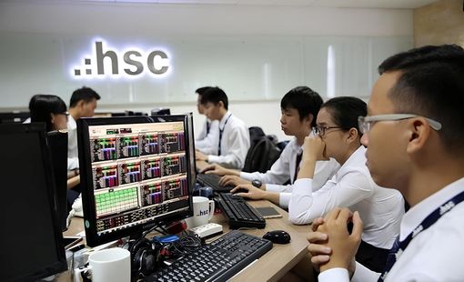 Lãnh đạo HSC gom 3,2 triệu cổ phiếu giá 10.000 đồng