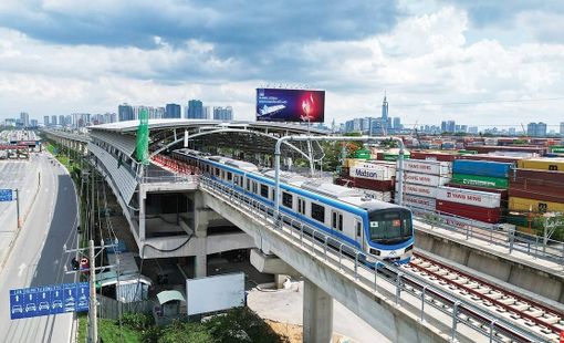 Sau nhà ga đường sắt, TP.HCM tính chuyện gì với vùng đất 1km xung quanh?