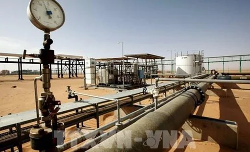 Giá dầu giảm khi nguồn cung từ Saudi Arabia tăng trở lại