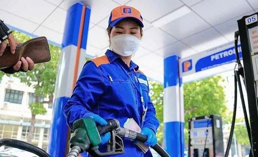 Giá xăng dầu hôm nay 24/9: Xăng E10 RON95 tăng hơn 1.450 đồng/lít