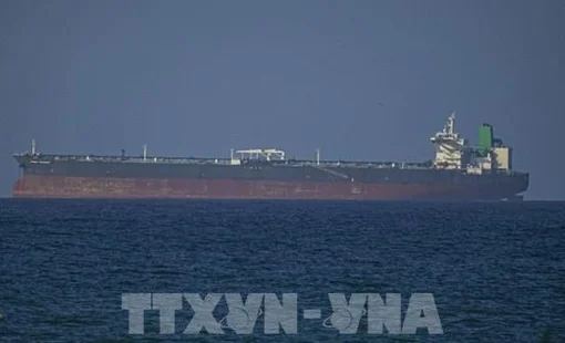 Cước tàu chở dầu qua eo biển Hormuz tăng vọt, vượt 1 triệu USD/ngày