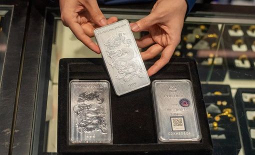 Giá bạc thế giới thủng mốc 61 USD/ounce, bạc trong nước nối dài đà giảm