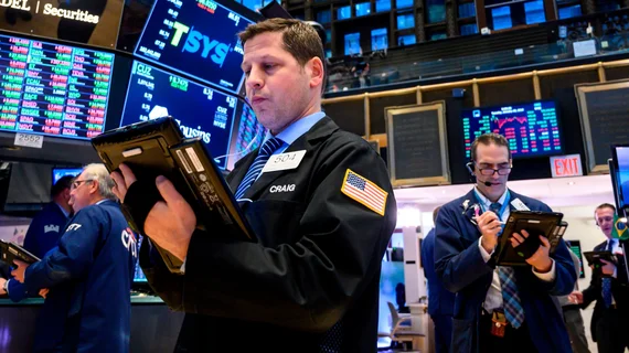 Chứng khoán Mỹ đồng loạt hồi phục, Dow Jones tăng 550 điểm
