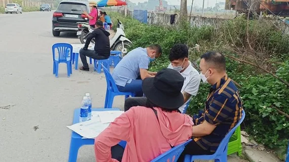 Tình cảnh trái ngang giữa chung cư và đất nền