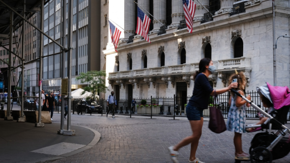 Dow Jones sụt hơn 600 điểm bởi kỳ vọng Fed vẫn mạnh tay nâng lãi suất