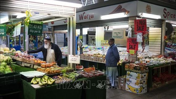 Dự báo mức sống tại Anh giảm sâu nhất trong 6 thập kỷ do lạm phát và lãi suất tăng