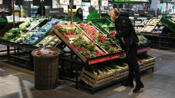 Người tiêu dùng Đức cắt giảm chi tiêu trong bối cảnh lạm phát cao