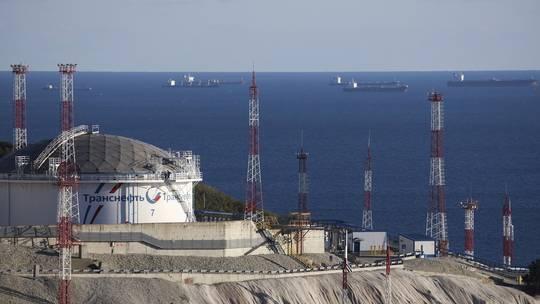 Mỹ sắp hết thời gian để áp giá trần đối với dầu của Nga