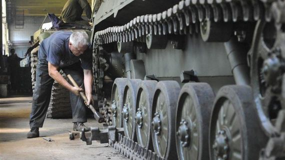 Những thách thức nghiêm trọng với ngành công nghiệp quốc phòng EU