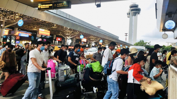 Tìm giải pháp giảm ùn tắc cho sân bay Tân Sơn Nhất