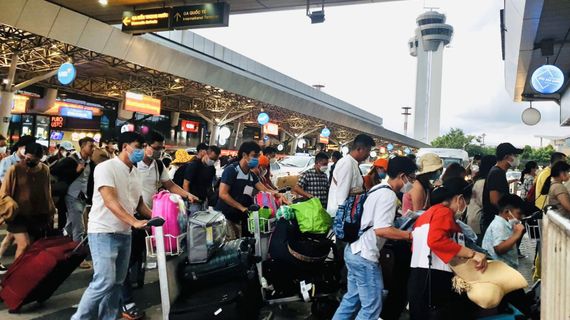 Tìm giải pháp giảm ùn tắc cho sân bay Tân Sơn Nhất