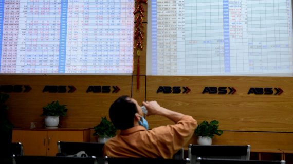 VN-Index chốt phiên cuối cùng năm tại 1.007 điểm, để mất gần 33% so với đầu năm 2022