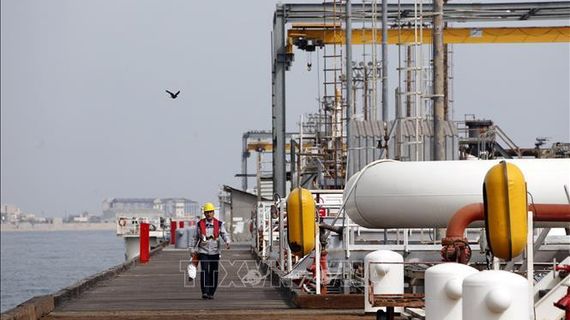 Giá dầu và giá cổ phiếu ngành năng lượng diễn biến trái chiều