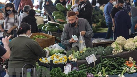 Các nước hỗ trợ người dân xoay xở trong khủng hoảng chi phí sinh hoạt