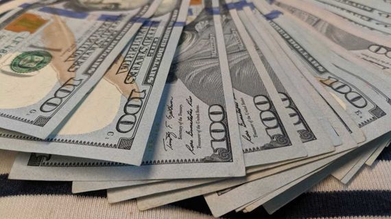 Dự trữ ngoại tệ toàn cầu giảm sâu khi loạt quốc gia phải cứu đồng nội tệ