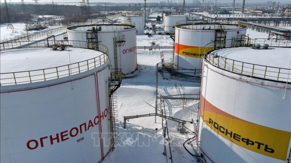 EU để mở cửa sau cho dầu Nga bị trừng phạt