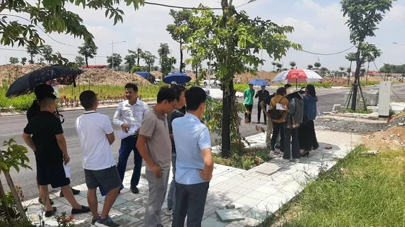 Văn phòng môi giới bất động sản đìu hiu ngày khai xuân