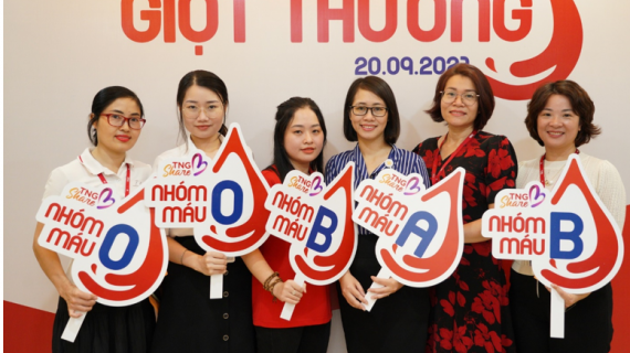 Người TNG Holdings Vietnam mang “giọt thương” gửi vào ngân hàng máu