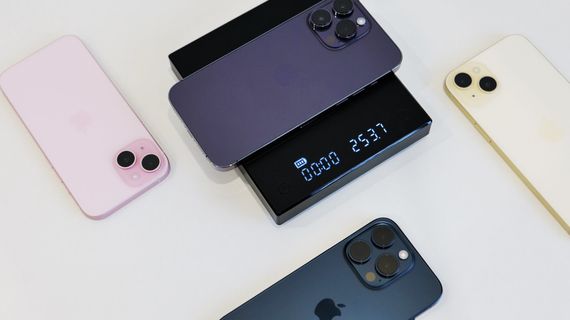 Trò chuyện độc quyền cùng sếp lớn Apple: “Công nghệ trên camera càng nhiều, điện thoại càng nặng nhưng Titan là thứ giúp mọi thứ nhẹ nhàng trên tay bạn”