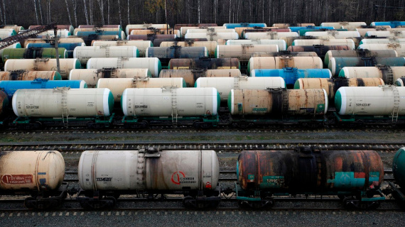 Tưởng 'cai' thành công, dầu Nga đi đường vòng vẫn chảy ầm ầm vào châu Âu, tất cả là nhờ quốc gia này