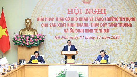 Thủ tướng: Doanh nghiệp gặp khó khăn, nhưng dự án khả thi thì có cho vay được không?