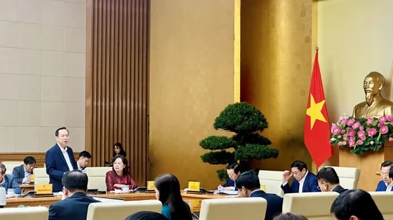 Phó Thống đốc Đào Minh Tú: Sẽ tiếp tục giảm lãi suất cho vay và không có chuyện phải xin room tín dụng