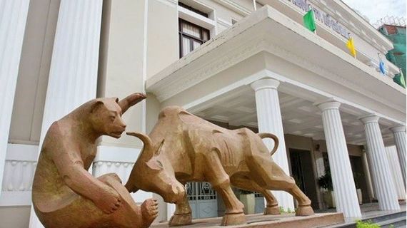 Chưa đủ nội lực cân áp lực bán từ khối ngoại, VN-Index tiếp tục mất điểm
