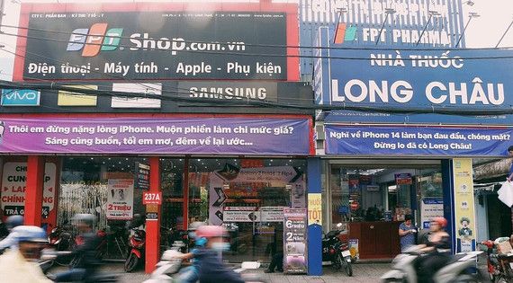 Cuộc đua ngầm trên MXH ông lớn bán lẻ: FPT Shop bỏ xa Điện Máy Xanh, Thế Giới Di Động; Yody phổ biến hơn cả Elise, Shein