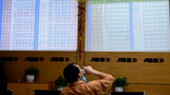 Hụt cầu cả nội lẫn ngoại, thị trường chứng khoán Việt Nam đi ngược sự hồi phục chung