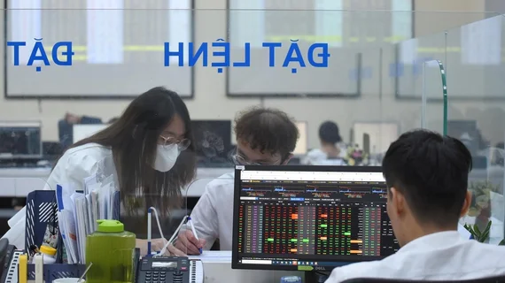 Cổ phiếu Chứng khoán lan tỏa tâm lý tích cực ngay đầu tuần