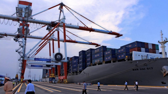 Xuất khẩu Trung Quốc tăng trưởng vượt mọi dự báo