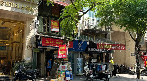 Kỳ lạ nhà đất trăm tỷ bất ngờ được rao bán rầm rộ giữa lúc thị trường bất động sản trầm lắng