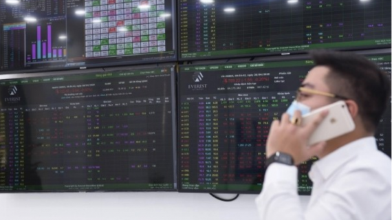 Môi trường lãi suất thấp có khiến nhà đầu tư trở lại thị trường chứng khoán?