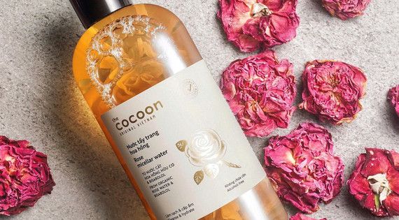 Bị tố có sâu trong nước tẩy trang hoa hồng hữu cơ, thương hiệu mỹ phẩm Việt CoCoon nói gì?