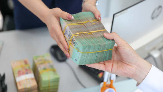 Thanh khoản dồi dào, lãi suất liên ngân hàng tiếp tục giảm