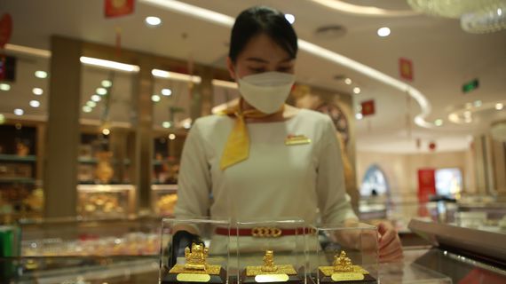 Giá vàng đi ngang, tỷ giá trung tâm đi lên