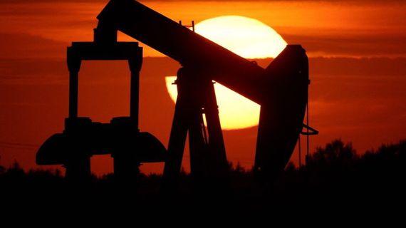 Giá dầu tăng vọt trước thềm cuộc họp quan trọng của OPEC+