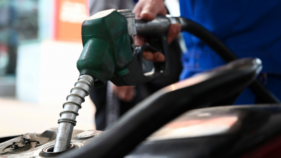 Giá xăng biến động trái chiều