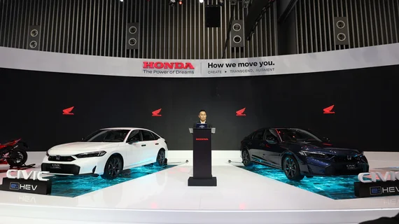 Honda Civic mới chính thức ra mắt tại Việt Nam, thêm phiên bản Hybrid có giá 1 tỷ đồng