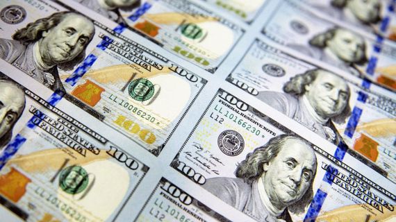 Giá USD ngân hàng giảm nhưng vẫn kịch trần