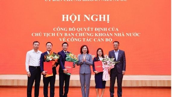 Ủy ban Chứng khoán Nhà nước công bố, trao quyết định bổ nhiệm nhân sự lãnh đạo cấp vụ trưởng