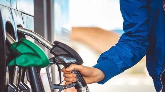 Xăng RON 95 về sát 20.500 đồng/lít