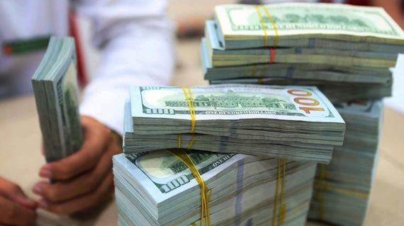 Tỷ giá VND/USD tiếp tục “cài số lùi”, giá vàng SJC tăng nhẹ