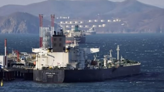 Vừa siết lệnh trừng phạt, Mỹ bất ngờ tuyên bố quốc gia này thoải mái mua dầu Nga, là nhà tiêu thụ dầu thứ 3 của thế giới