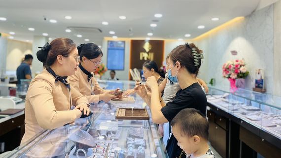 Doanh thu bán vàng tăng mạnh, PNJ báo lãi 4 tháng đạt 915 tỷ đồng