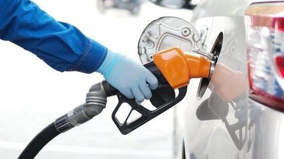 Giá xăng giảm mạnh gần 700 đồng/lít, RON 92 chỉ còn 21.759 đồng/lít