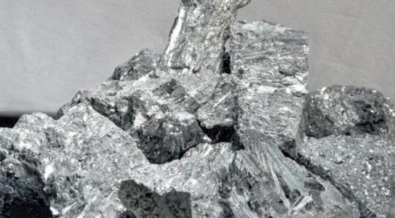 Giá một kim loại chiến lược sản xuất pin mặt trời tăng phi mã do nhu cầu đột biến, nguồn cung thắt chặt