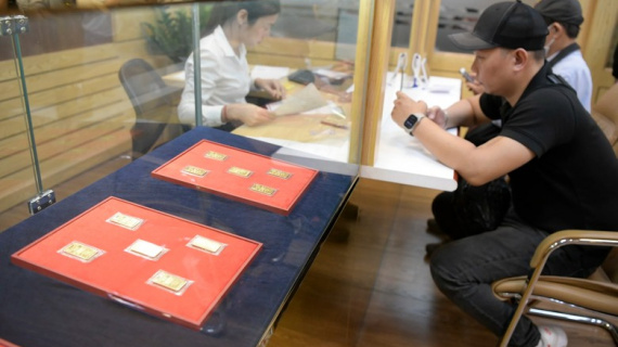 Ngân hàng Nhà nước tiếp tục hạ giá bán vàng miếng SJC